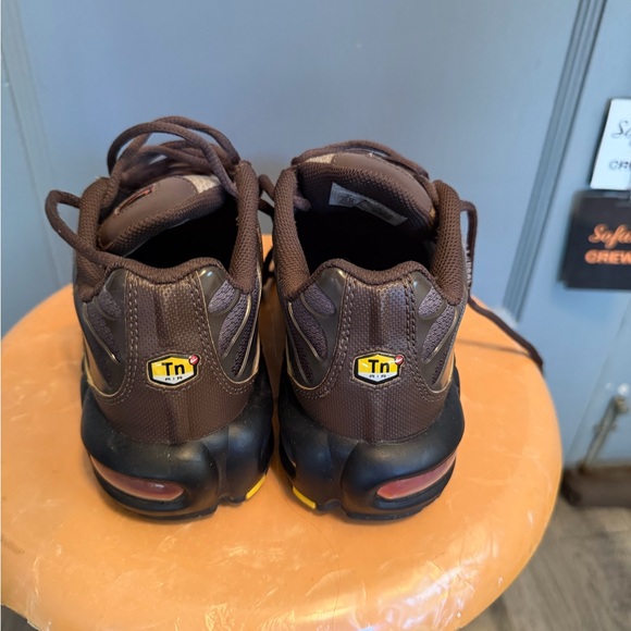 Nike Air Max Plus TN Brown with Orange - Picture 3 of 3